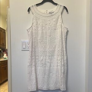 Roz & Ali Dressbarn White Lace Dress